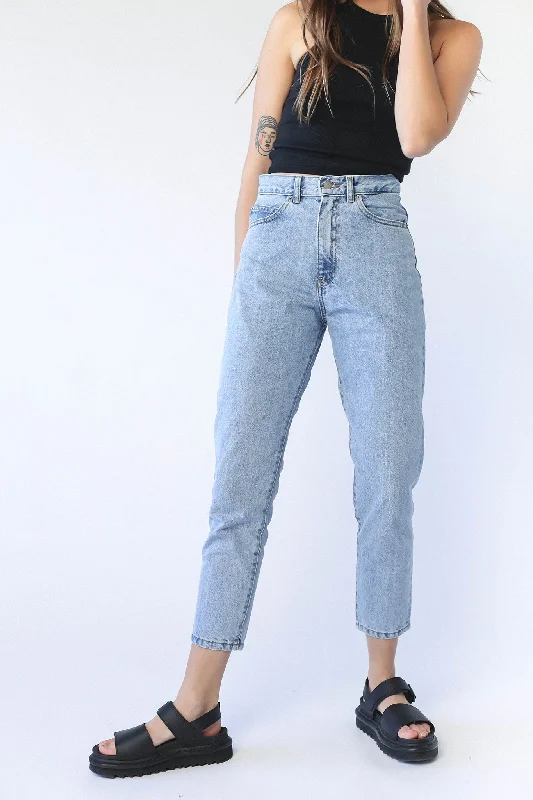 Closeout Deal DR DENIM Nora Jeans Light Retro