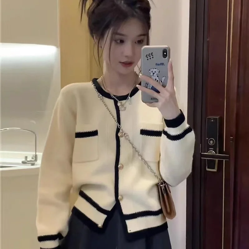 Early Bird New French-style small fragrant knitted cardigan niche design sense ladies sweater coat round neck contrast color top     S3380