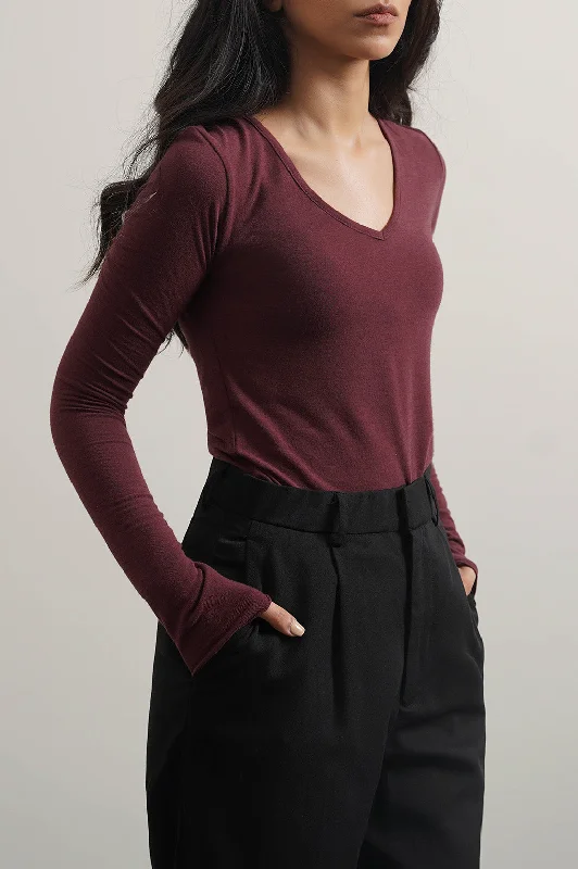 Deep Discounts V-NECK T-SHIRT