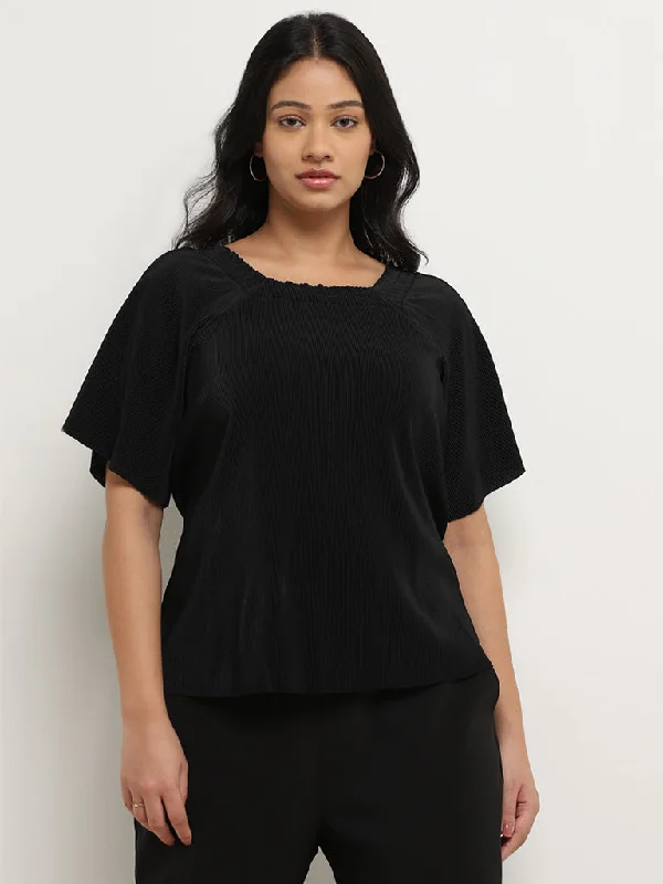 Steal Deal Gia Black Plisse Top