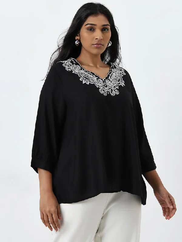 Super Deal Gia Black Floral Embroidered Top