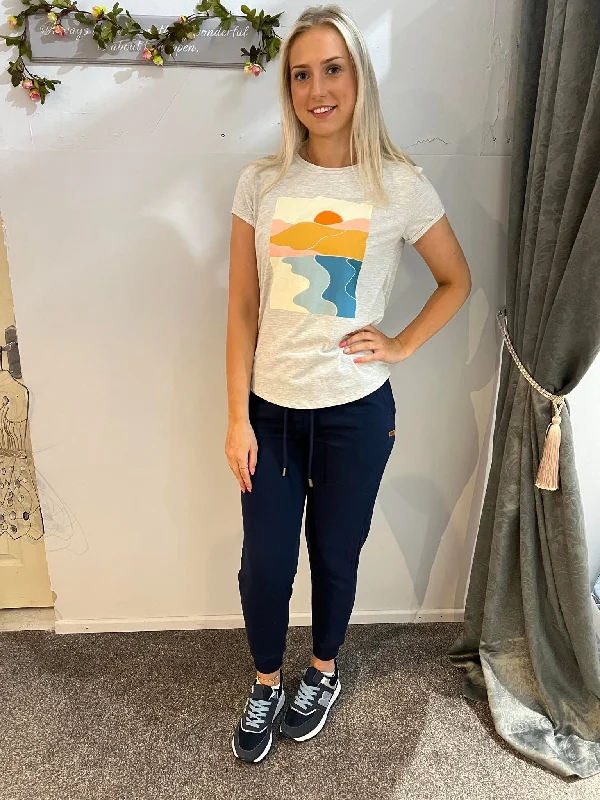 Today Only Brakeburn plain neckline landscape T-shirt