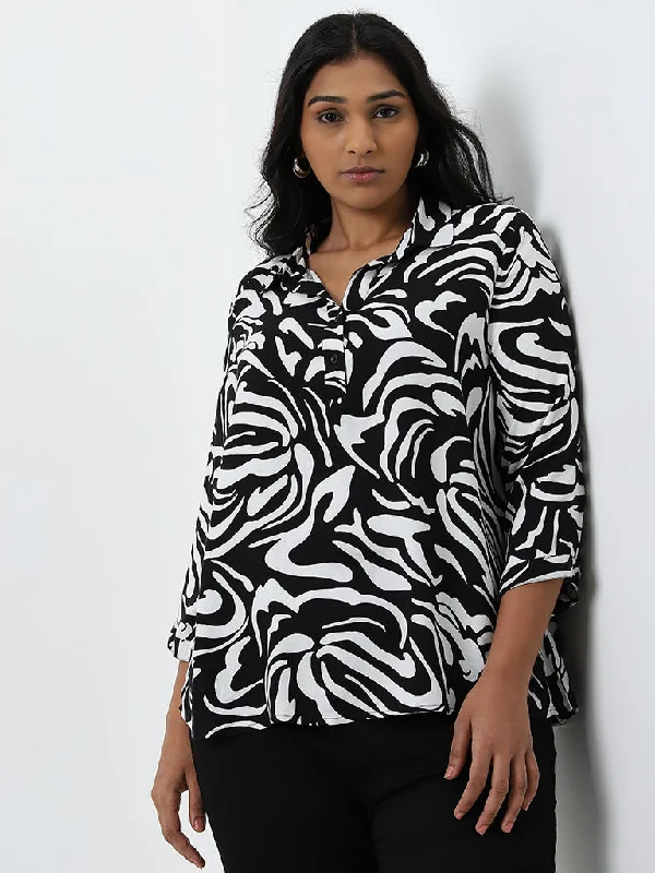 Weekend-Only Price Drops Gia Black & White Abstract Printed Blouse